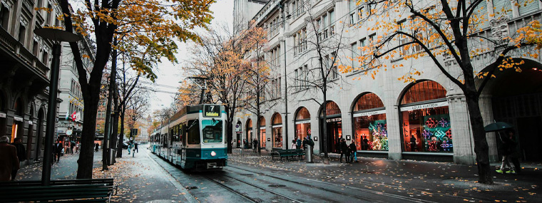 Photo de H. Emre: https://www.pexels.com/fr-fr/photo/train-passant-773471/